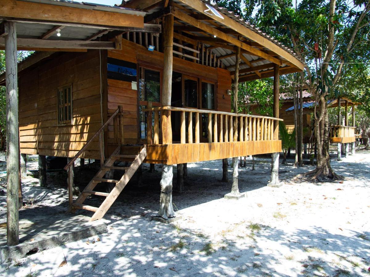 Funky Beach Hostel Sihanoukville Exterior photo