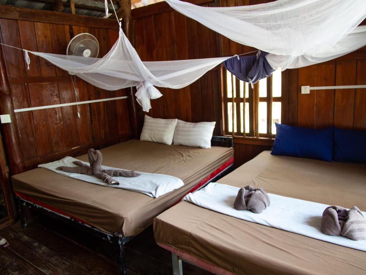 Funky Beach Hostel Sihanoukville Exterior photo